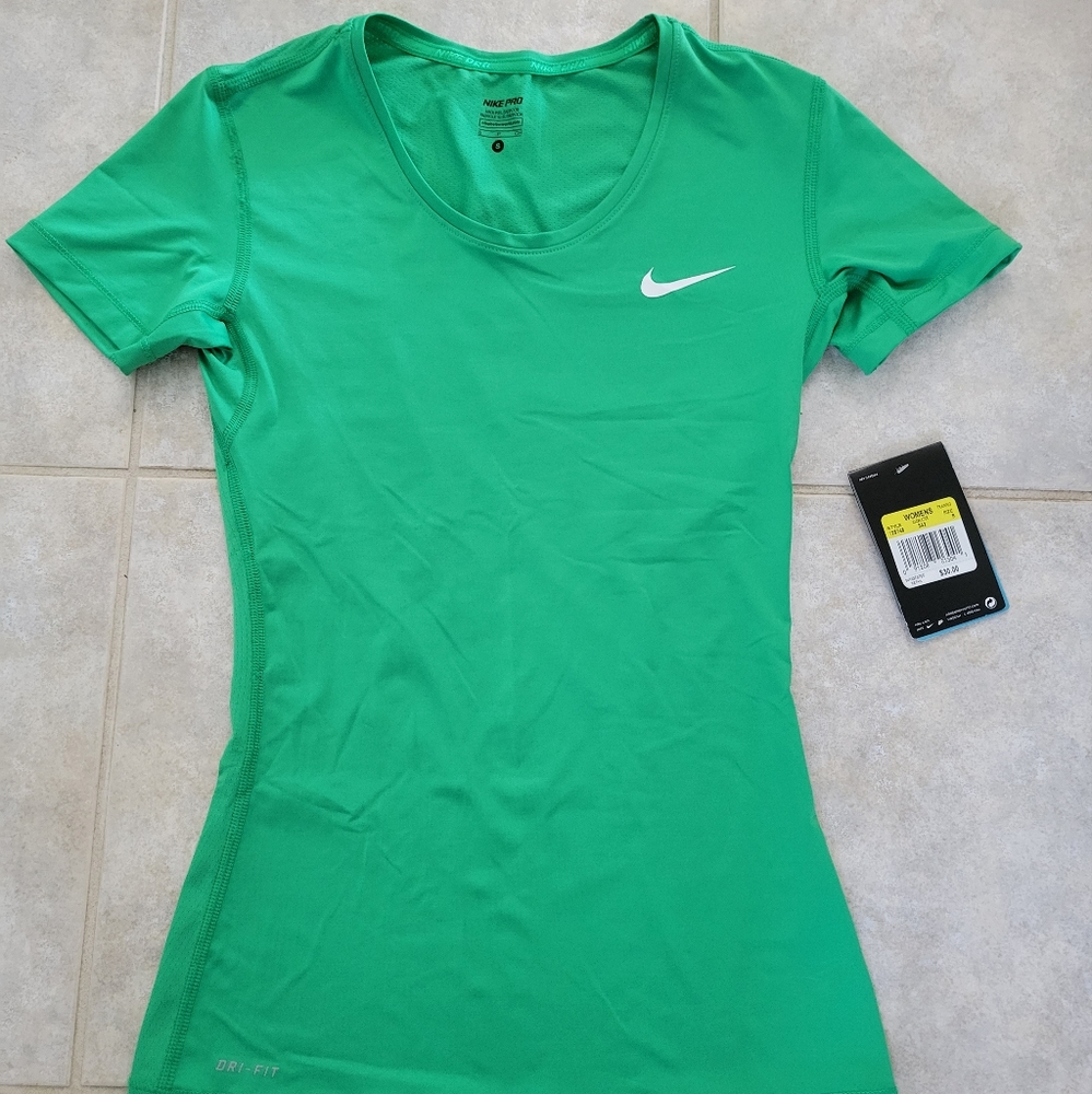 Nike pro hypercool base layer shirt small